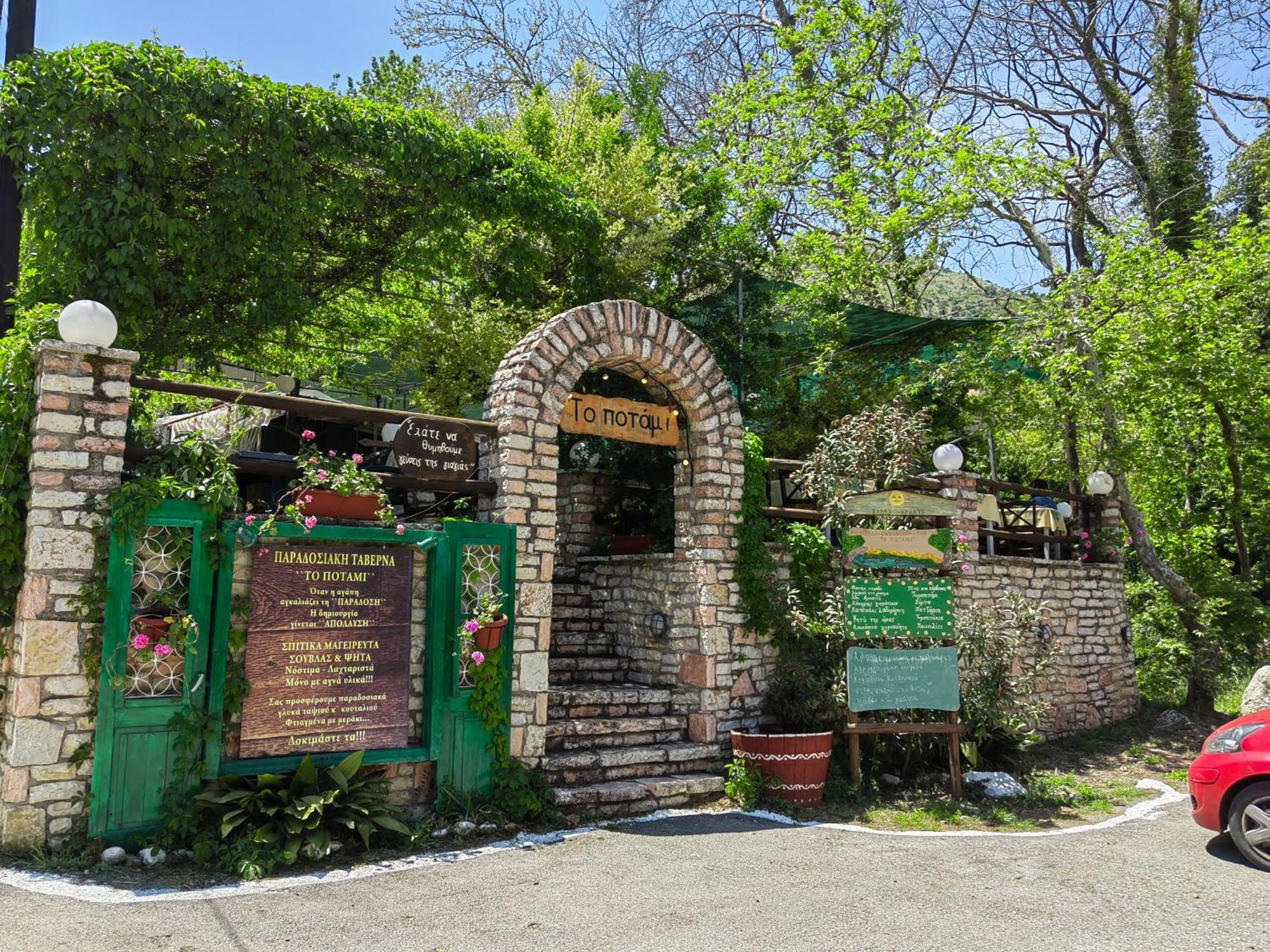 فيلا Plataniotissa Mansion كالافريتا المظهر الخارجي الصورة